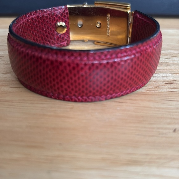 Gucci Vintage Red Lizard Hinged Cuff Bracelet - Picture 3 of 11